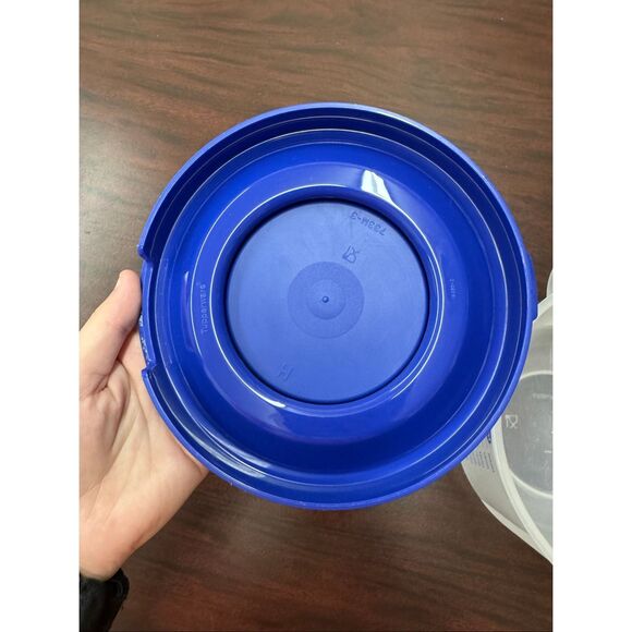 Tupperware Mix-N-Store 8 Cup Pitcher/ Bowl with Lid - Picture 6 of 8